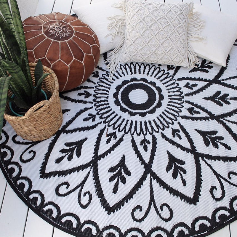 Benaras Black & White Reversible Round Outdoor Rug